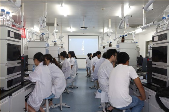 集思儀器與中南民族大學(xué)藥學(xué)院共同創(chuàng)建的液相色譜虛擬仿真教學(xué)實驗室力證儀器類專業(yè)工程教育