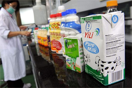 高效液相色譜儀可用于檢測(cè)奶、奶制品及其他食品，為食品安全把關(guān)。