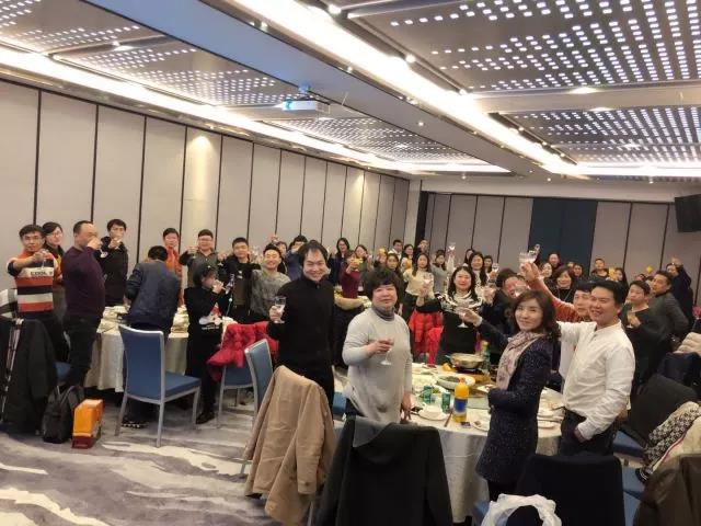 集思儀器全體員工共同舉杯，共祝大家新年快樂(lè)、公司蓬勃發(fā)展